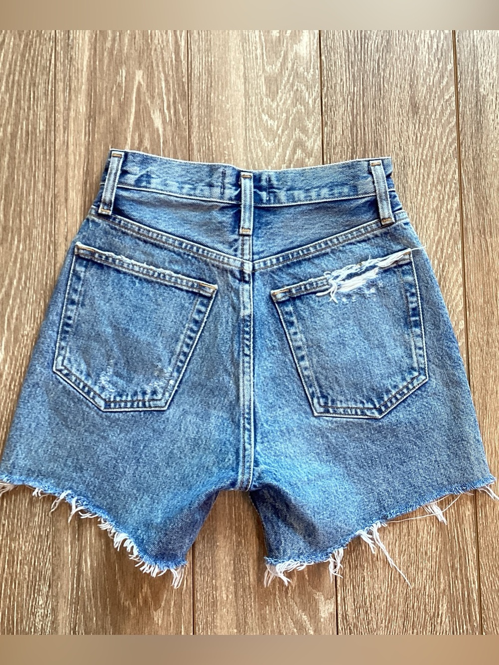 Agolde Frayed Riley Shorts - Picture 6 of 10